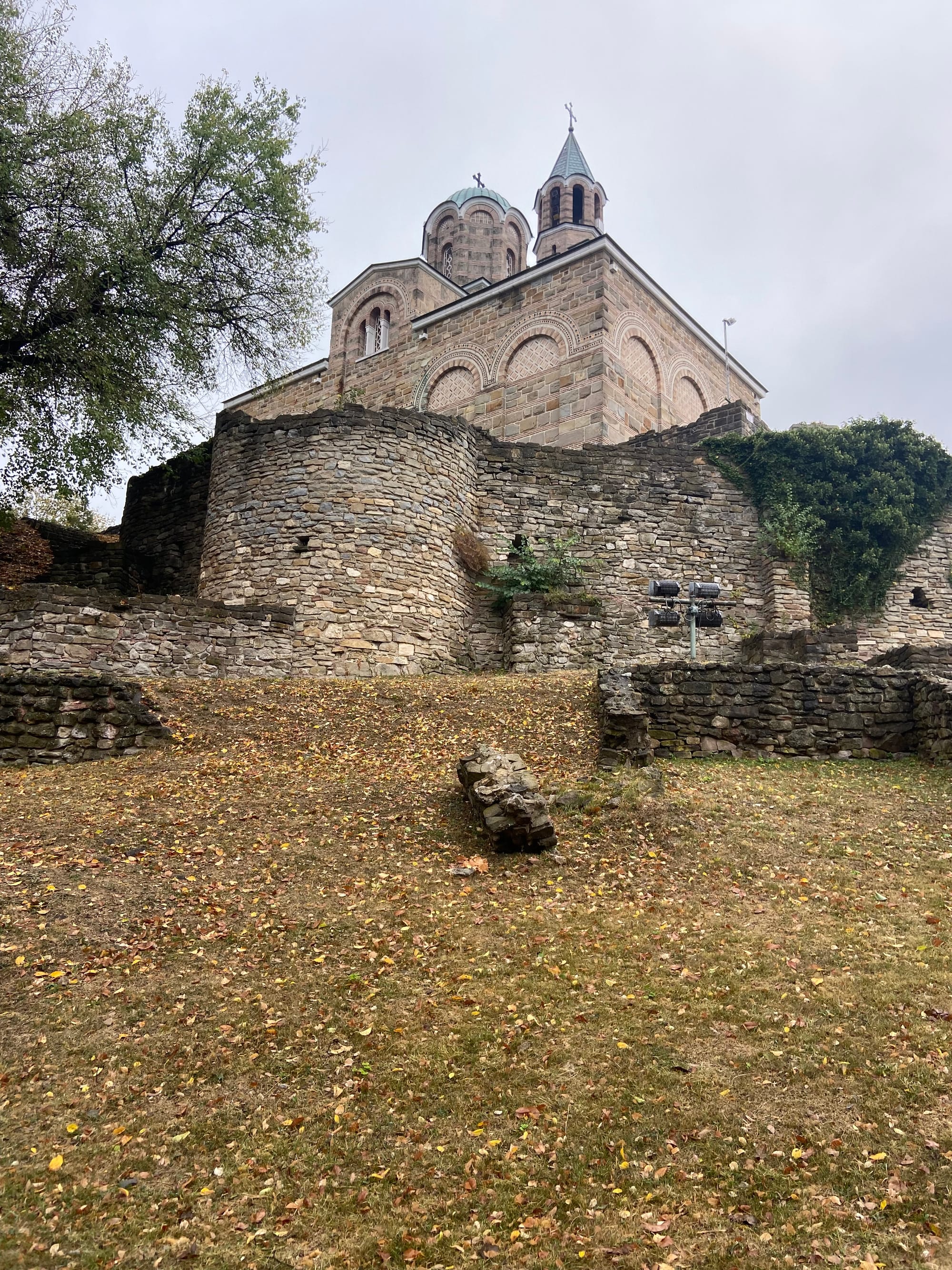 Veliko Tarnovo, la sud de graniță! TOP Activități