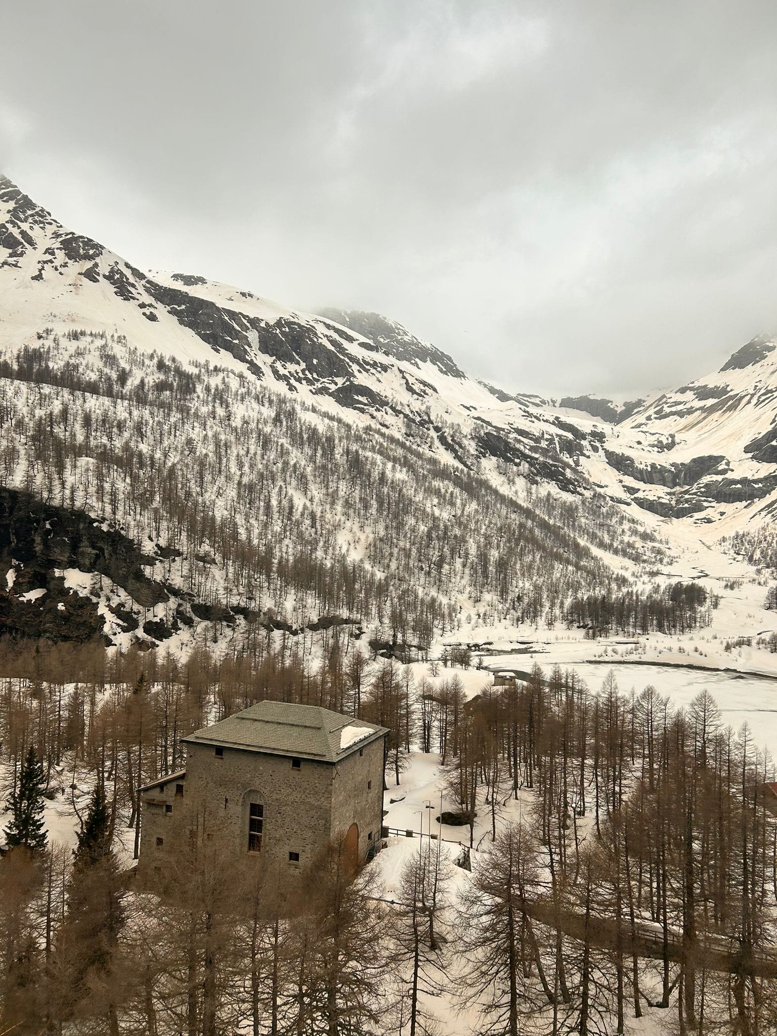 Cel mai frumos traseu din lume cu Bernina Express din Italia în Elveția!