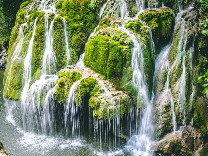 Lacul Ochiul Beiului și Lacul Scropoasa, două comori de smarald ale României