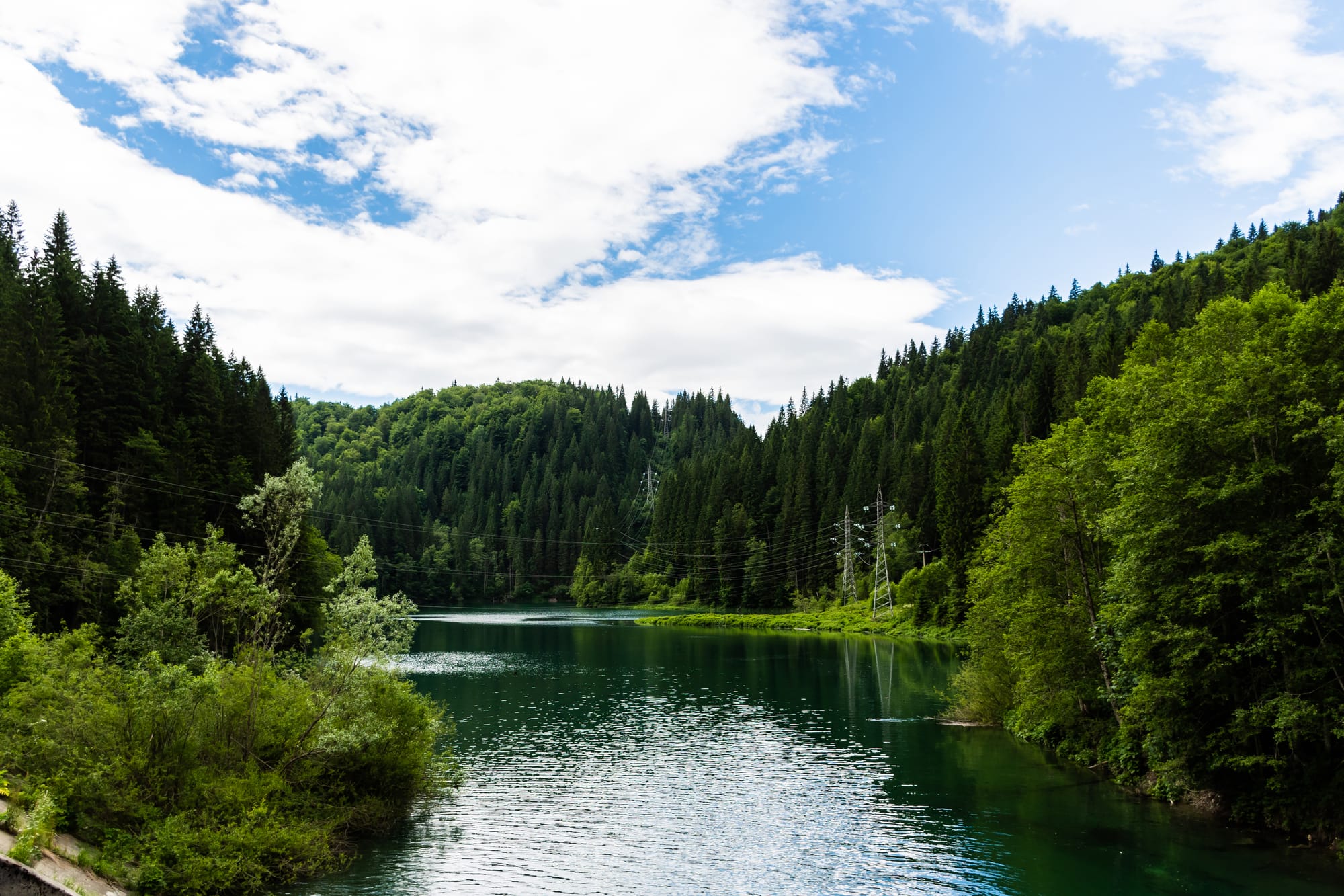 Lacul Ochiul Beiului și Lacul Scropoasa, două comori de smarald ale României