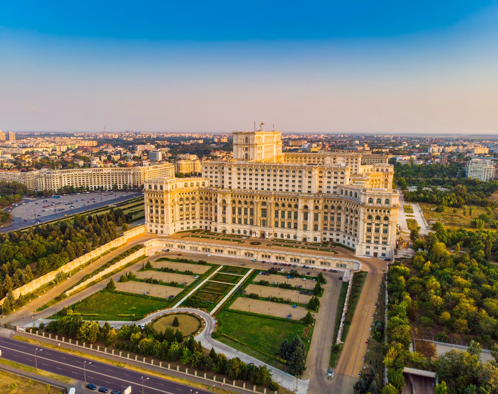 TOP 11 - Cele mai importante obiective turistice din București!