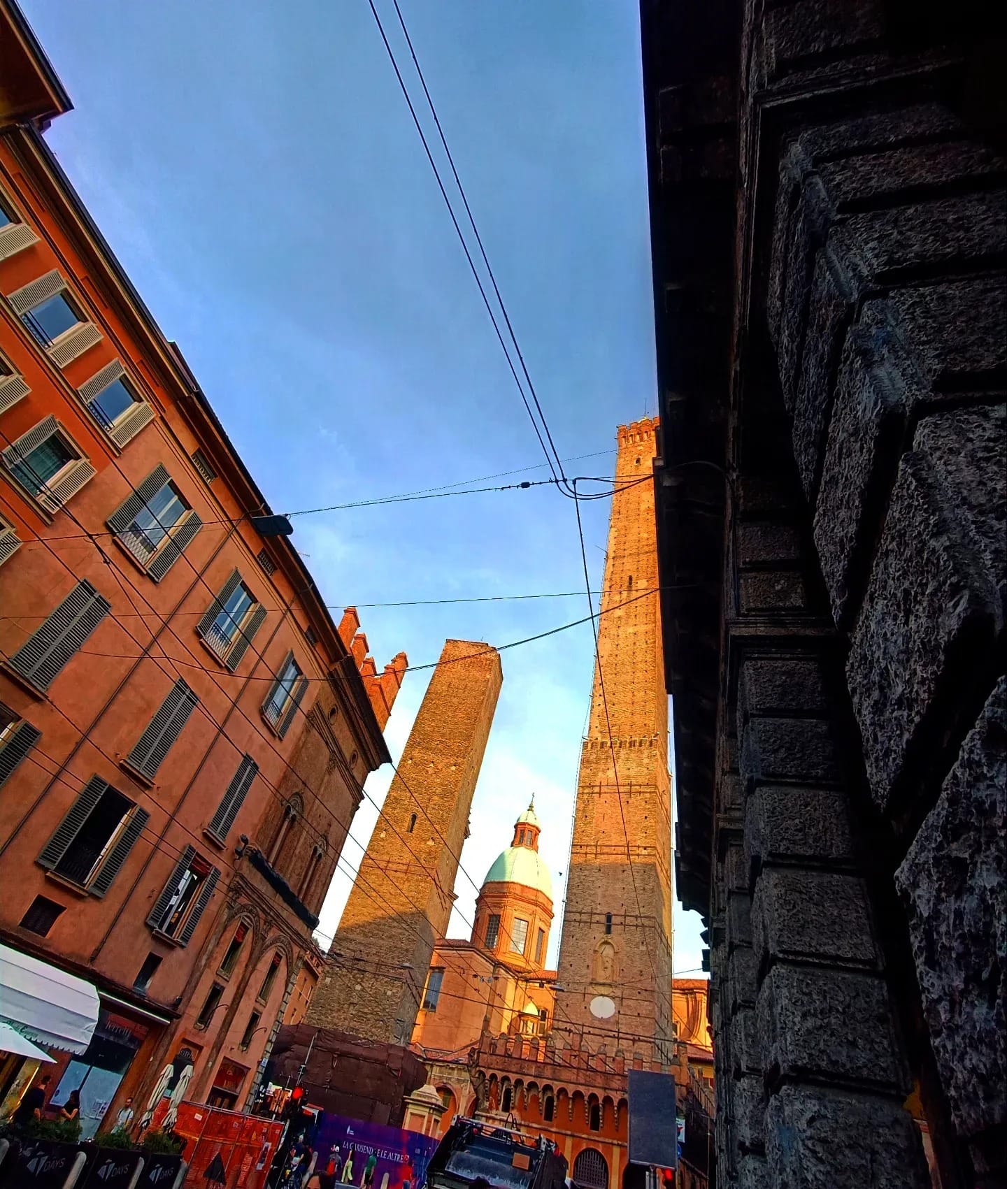 Descoperă misterele din Bologna în 48h! Ghid de călătorie